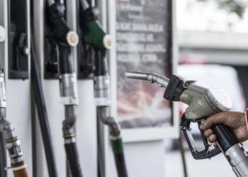 Akaryakıtta ÖTV oranları artırıldı: Benzin ve motorine gelen büyük zamma tepki yağıyor