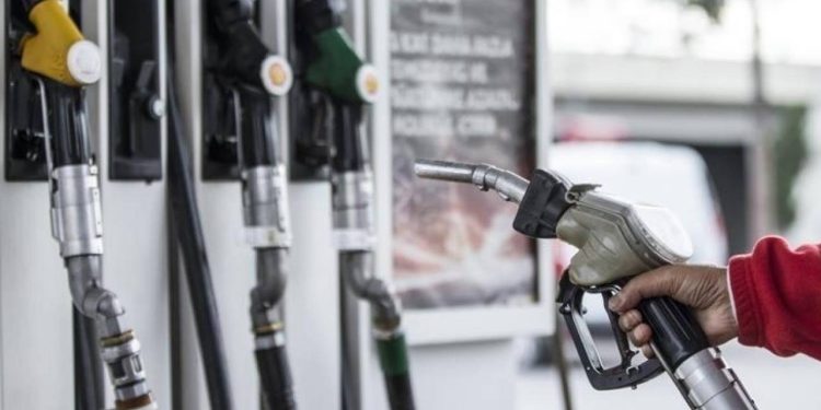 Akaryakıtta ÖTV oranları artırıldı: Benzin ve motorine gelen büyük zamma tepki yağıyor