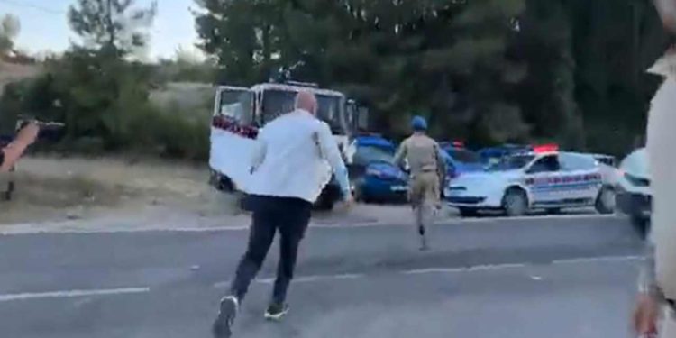 Akbelen Ormanı'na gelen halkı fişliyorlardı; Mahmut Tanal jandarmayı kovaladı