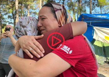 Akbelenli kadınlar, ormandaki ağaçların kesilmesine ağıt yaktı