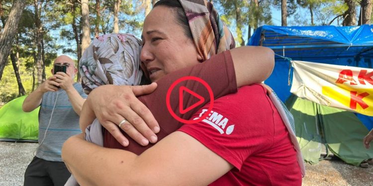 Akbelenli kadınlar, ormandaki ağaçların kesilmesine ağıt yaktı