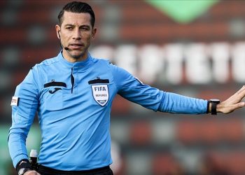 Süper Lig hakemlerinden Ali Palabıyık kendi isteğiyle hakemliği bırakırken, Hüseyin Göçek ve Suat Arslanboğa kariyerlerine Video Yardımcı Hakem (VAR) olarak devam edecek.