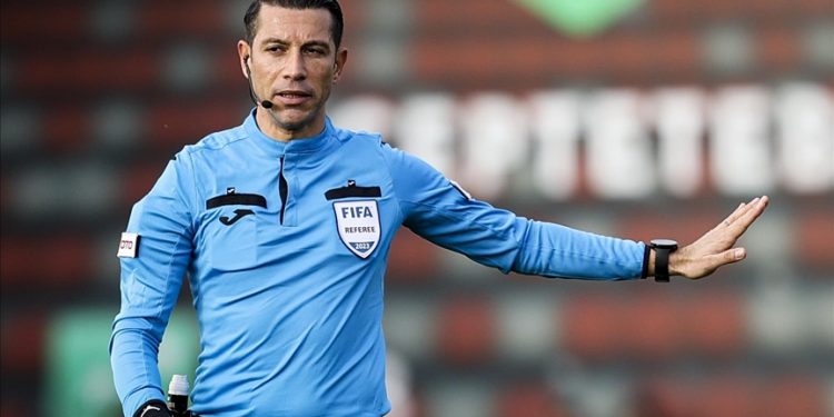 Süper Lig hakemlerinden Ali Palabıyık kendi isteğiyle hakemliği bırakırken, Hüseyin Göçek ve Suat Arslanboğa kariyerlerine Video Yardımcı Hakem (VAR) olarak devam edecek.