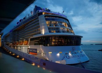 Amsterdam'da yolcu gemilerinin şehir merkezine girişi yasaklandı: 'Şehrin üzerine inen çekirge sürüsü gibi'