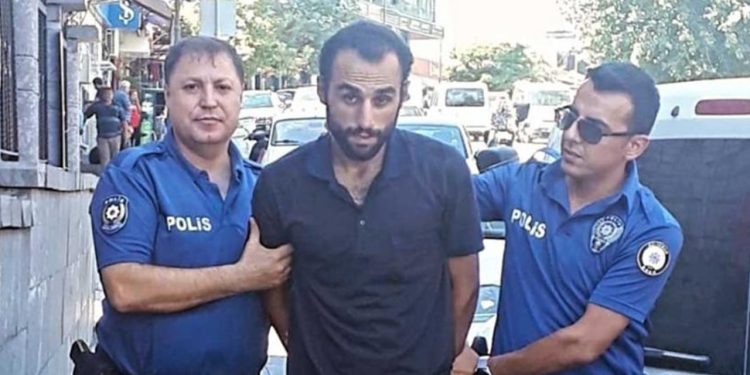 Annesi ve kardeşine şiddet uygulayıp evdeki 4 kediyi öldüren Ahmet Kaçmaz tutuklandı