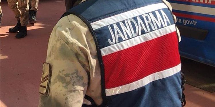 Denizli'nin Honaz ilçesinde 3 gün önce merdivenden düştüğü iddiasıyla götürüldüğü hastanede yaşamını yitiren 4 yaşındaki çocuğa, dayısının kullandığı otomobilin çarptığı tespit edildi.