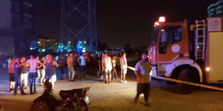 Antalya'da elektrik akımına kapılan ikisi işçi üç kişi öldü