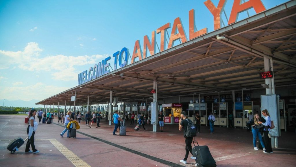 Antalya'ya bu yıl havayoluyla 5,5 milyon turist geldi