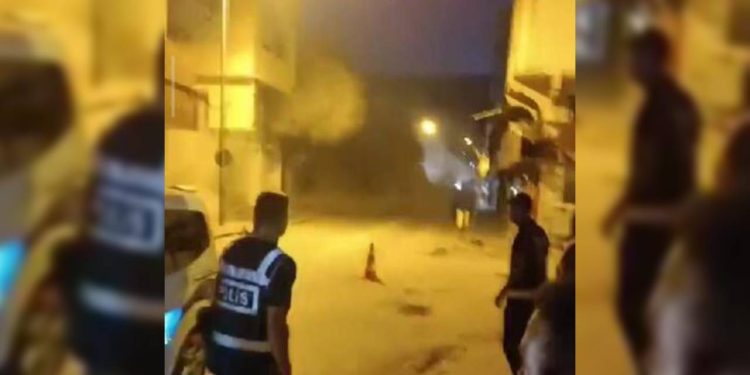 Antep'te ağır hasarlı bina çöktü, panik anı kameraya yansıdı