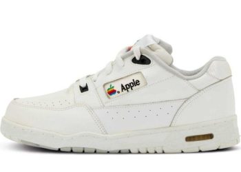 Apple logolu bir çift ayakkabı, müzayede evi Sotheby’s tarafından 50 bin dolar (Yaklaşık 1 milyon 350 bin TL) başlangıç fiyatıyla açık artırmaya çıkarıldı.