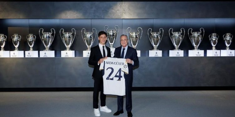 Arda Güler Real Madrid ile sözleşmeyi imzaladı