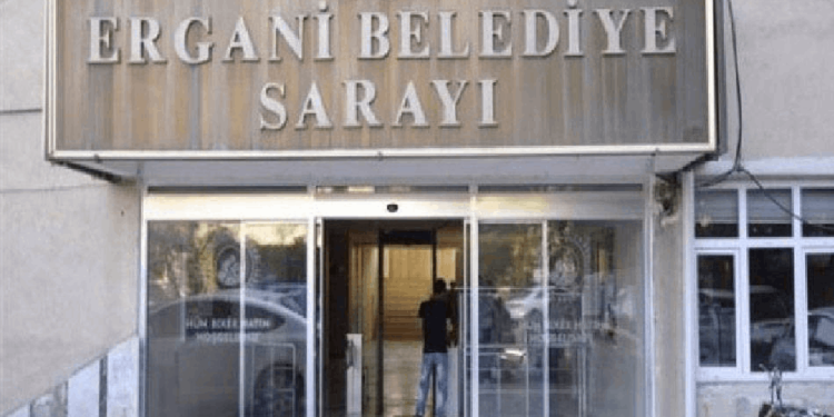 Ayranı yok içmeye... Kaynak sıkıntısından arsa satmıştı: Kayyum belediye 3 günlük festival düzenledi