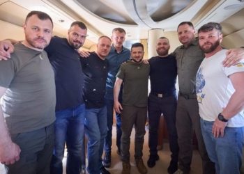 Azov taburu komutanlarının Zelenskiy'le Ukrayna'ya dönmesine Kremlin'den tepki: Anlaşma ihlali