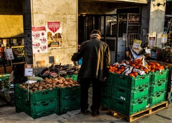 Devrimci İşçi Sendikaları Konfederasyonu’na (DİSK) bağlı Birleşik Metal-İş Sendikası’nın (BİSAM) verilerine göre açlık sınırı 10 bin 434 TL’ye yükseldi.