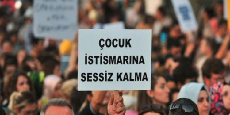 Bağcılar'da kız çocuklarına cinsel istismar iddiası: Mahalle ayağa kalktı, polis tepkilere karşı 'önlem aldı'