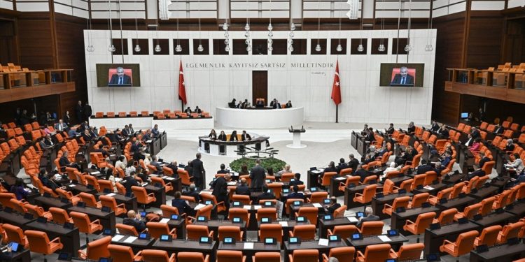 Bahçeli, emekliye maaş zammı için dediğinin tam tersini yaptı