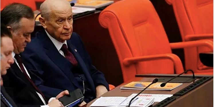 Bahçeli, “emekliye seyyanen zam” istedi; Meclise geldi ama AK Parti kulak asmadı
