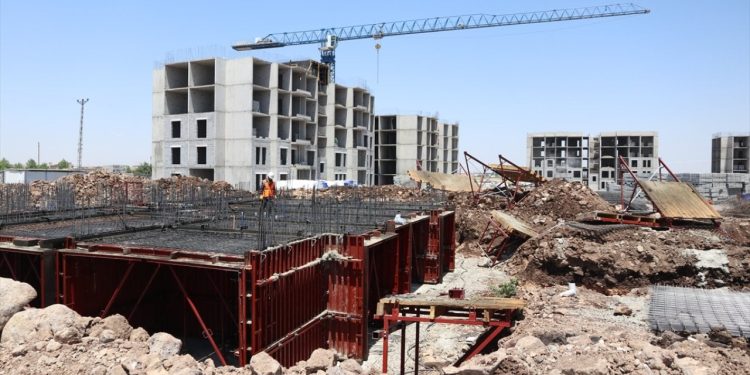 Bakan Özhaseki: Kendi evini yapan depremzedeye 500 bin lira hibe verilecek