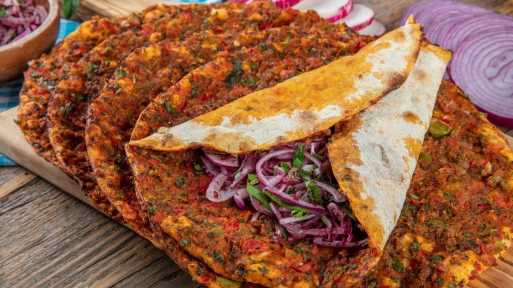 Bakanlık geri adım attı: Lahmacun ve pide benzeri ürün harçlarında numune alınacak