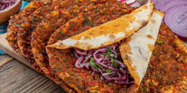 Bakanlık geri adım attı: Lahmacun ve pide benzeri ürün harçlarında numune alınacak