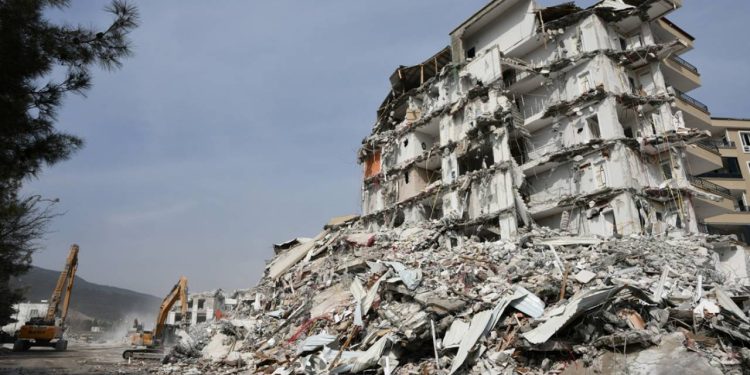 Bakanlıktan deprem bölgesi kararı: Fay hatları ve kırıkları üzerinde yapılaşma olmayacak