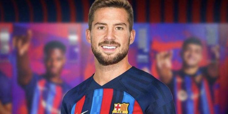 Barcelona Inigo Martinez'i resmen açıkladı