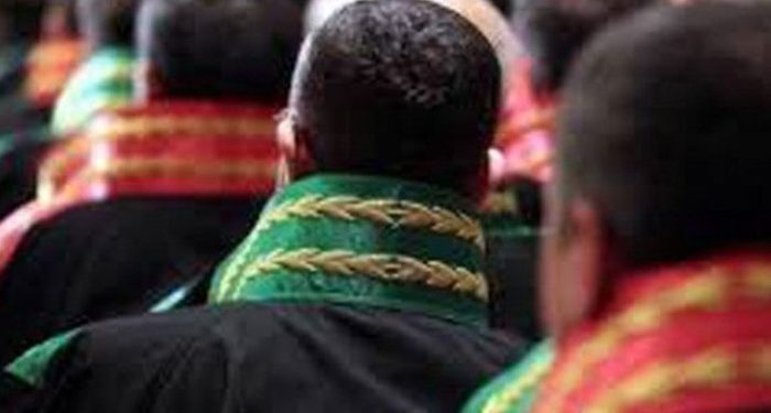 Başakşehir’de hakim ve savcıların oturduğu site yönetimine siviller seçilince ortalık karıştı; savcı yeni yönetimi gözaltına aldı