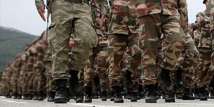 Memur maaşlarına uygulanan katsayıya göre belirlenen bedelli askerlik ücretinin 122 bin 350 liraya çıkabileceği tahmin ediliyor.