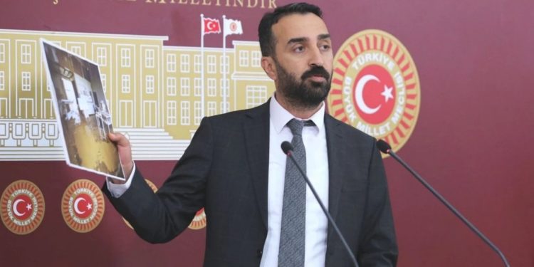 Bingöl'de yıkım kararı verilen 41 okuldan sadece dokuzu yıkıldı
