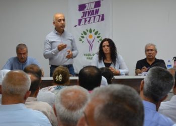 Bismil'de halk toplantısına yoğun ilgi: Başarı için tecrit kırılmalı