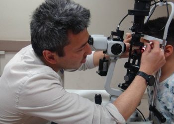 Bitlis'te 10 yaşındaki çocuğun gözünden 11 tane sinek yumurtası çıkarıldı
