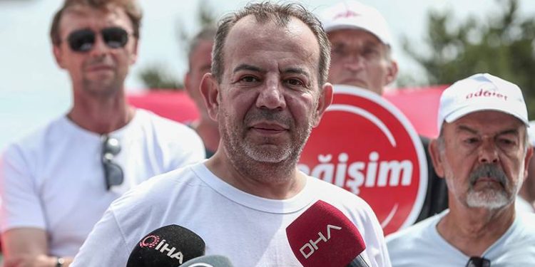 Kesin ihraç talebiyle Yüksek Disiplin Kurulu'na (YDK) sevk edilen CHP'li Bolu Belediye Başkanı Tanju Özcan, CHP'den ihraç edildi.