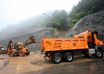 Bolu Dağı’nda heyelan: Ankara-İstanbul yönü trafiğe kapandı