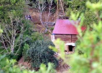 Bolu’da esrarengiz kazı; yine kırmızı boyalı tek katlı ev