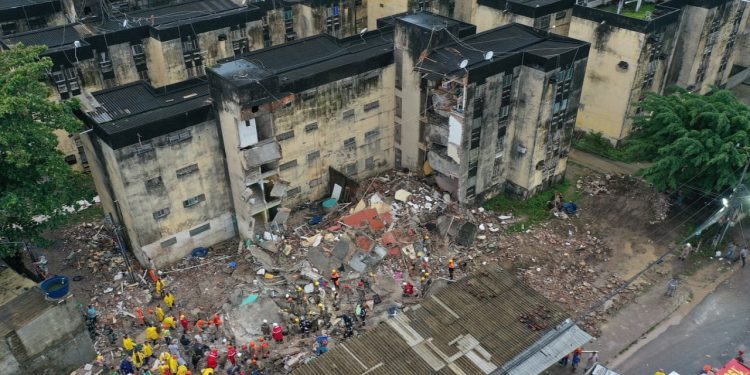 Brezilya'da apartman çöktü: Sekiz kişi öldü, enkaz altında kalanlar var