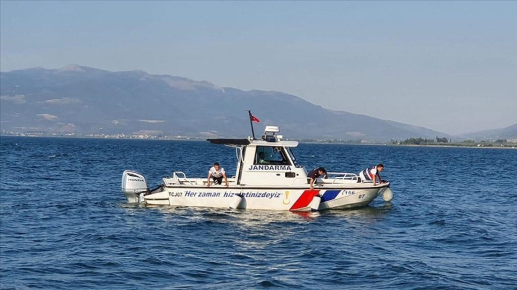 Bursa'da İznik Gölü'ne giren genç boğuldu