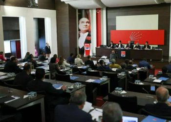 CHP PM toplantısında görevlerinden alınan il başkanlarının iadesi için yapılan oylama sonuçlandı