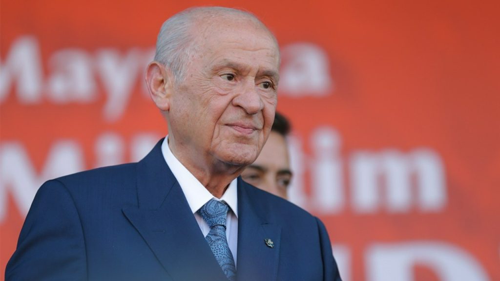 CHP'deki 'değişim' tartışmalarına Bahçeli de katıldı: Sınıf arkadaşım olmazsa...