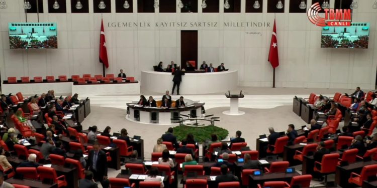 CHP'den Meclis'te Merdan Yanardağ ve generaller çıkışı: Hizbullahçılar tahliye edilirken ölüme tek ediliyorlar