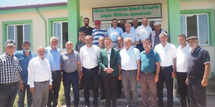 CHP'li Ağbaba sulama sorunu yaşayan kayısı üreticilerini dinledi: 'İnsanları burada tutamayız'