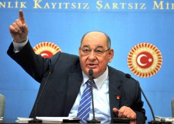 Eski CHP Grup Başkanvekili Kemal Anadol, "Parti ilkelerine bağlı temiz bir insan olsa genel başkanlığı bugün bırakırım" dediği iddia edilen CHP Genel Başkanı Kemal Kılıçdaroğlu'na, "Hakkımı helal etmiyorum" diyerek yanıt verdi.