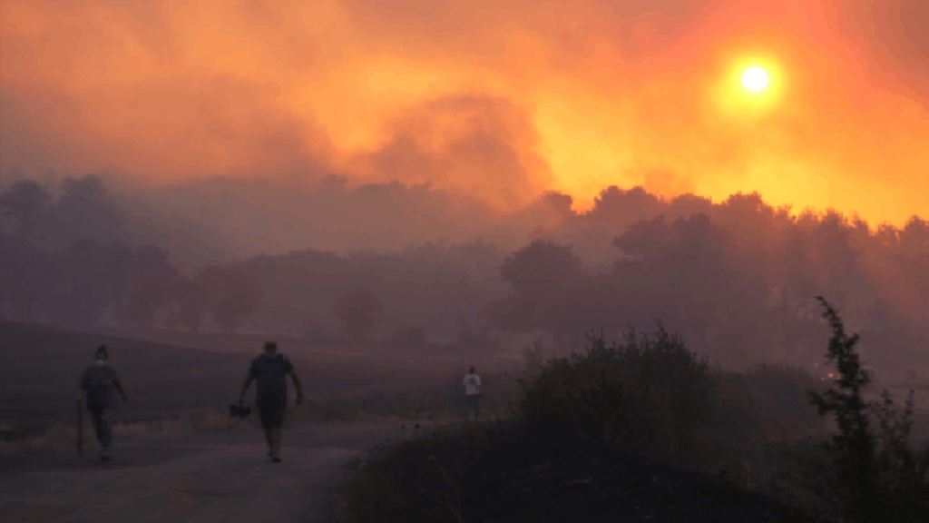 Çanakkale'deki yangın yerleşim yerlerine sıçradı!