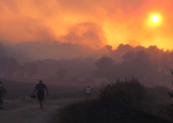 Çanakkale'deki yangın yerleşim yerlerine sıçradı!