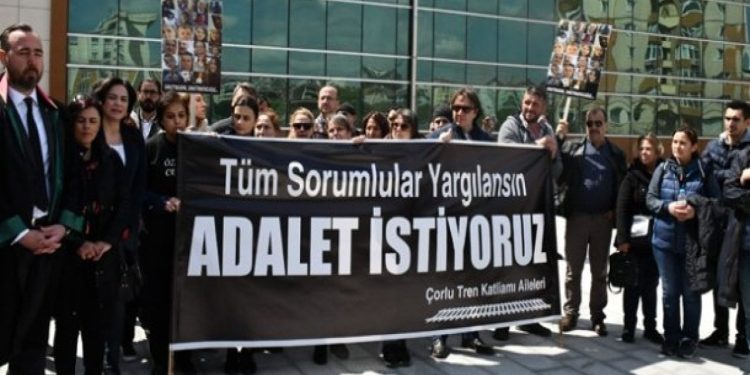 Çorlu Tren Katliamı'nın 15'inci duruşması bugün: Ailelerin adalet talebi 5 yıldır sürüyor