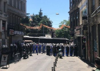 Cumartesi Anneleri'ne ters kelepçeli gözaltı