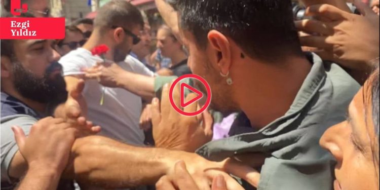 Cumartesi annelerine gözaltı, basına darp: Artı tv muhabirinin boğazı sıkıldı