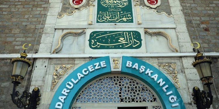 Darülaceze'de bağışlanan parayı özel harcamalarında kullanmış