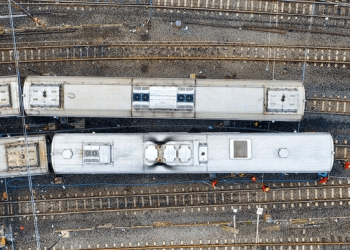 Demiryolu güvenlik görevlisi trende ateş açtı: 4 ölü