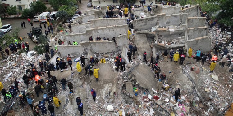 Deprem bölgesi için Genel Sağlık Sigortası kapsamında yapılan düzenlemelerin süresi uzatıldı