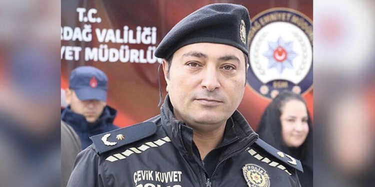 Deprem yardımlarını evine götüren emniyet müdürü: 'Millet tır tır götürüyor'